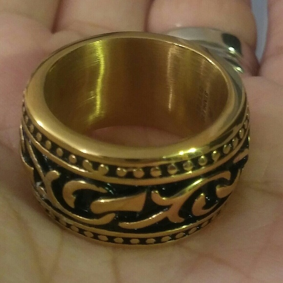 Ring - Picture 2 of 2